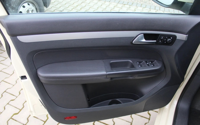 Volkswagen Touran cena 25700 przebieg: 455600, rok produkcji 2016 z Orzesze małe 211